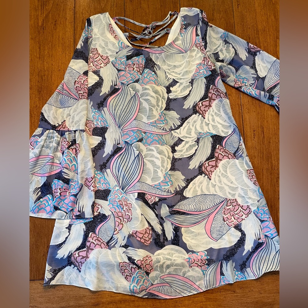 Gorgeous Floral, Summer, Flowy LOVERICHE Dress with strappy ties in back. Large.